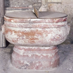 fonts-baptismaux-villemer.jpg