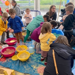 Le stand du Service Petite Enfance