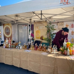 Installation des stands Marché des Producteurs locaux, Créateurs & Artisans