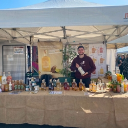 Installation des stands Marché des Producteurs locaux, Créateurs & Artisans